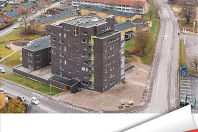 Omslagsfoto av blädderbar brochyr med drönarbild av nybyggt höghus.